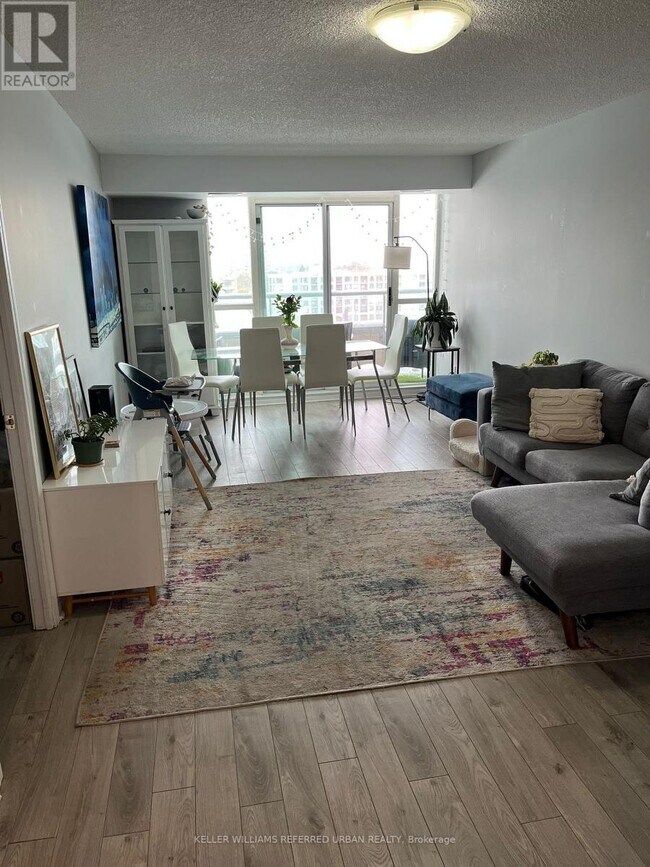 Photo du bâtiment - 8 Covington Rd