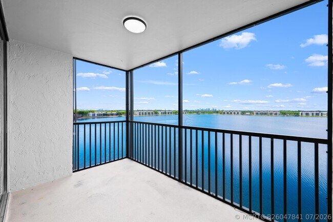 Building Photo - 105 Lake Emerald Dr