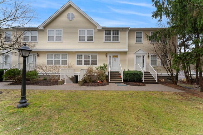Foto del edificio - 629 Danbury Rd