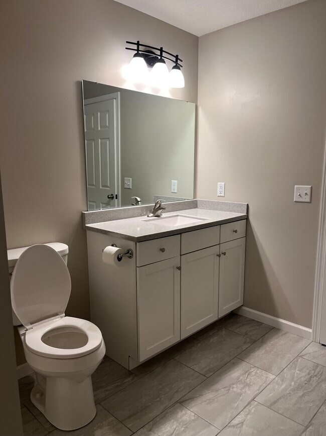 Hall way bathroom with a tub style shower. (Not in pictures) - 428 James Ave