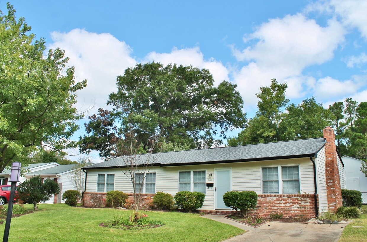 Primary Photo - Adorable Ranch Home Available 02-07-25! Fe...