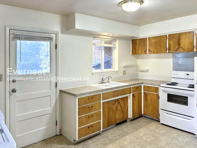 Foto del edificio - 1307 Castlerock Dr