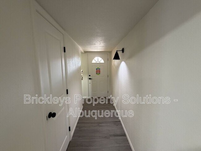 Building Photo - 5608 Drake Ave NW