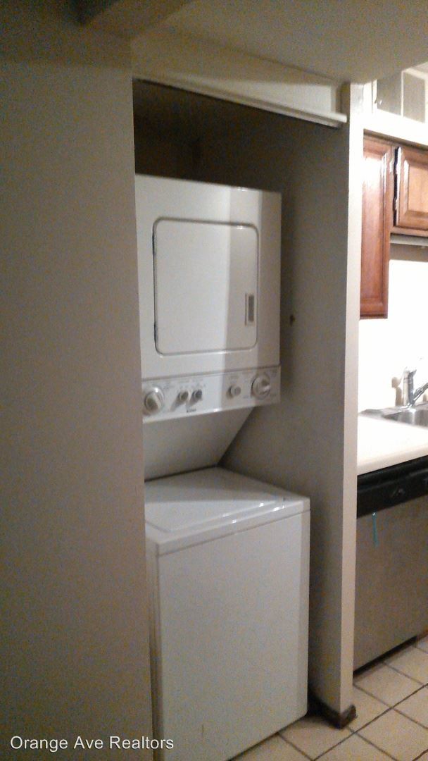 Building Photo - 1818 E Shorewood Blvd