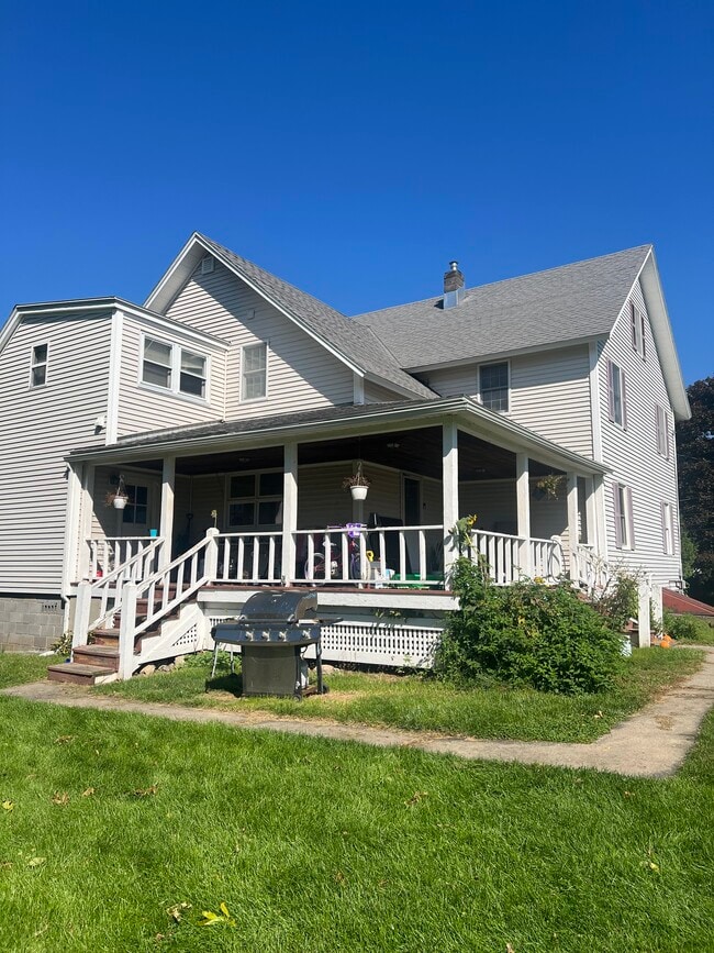 Building Photo - 1239 Cumberland Head Rd