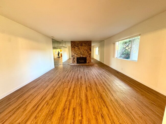 Building Photo - Beautiful newly renovated 4 Bedroom, 3 Bath Pool home in North Tustin