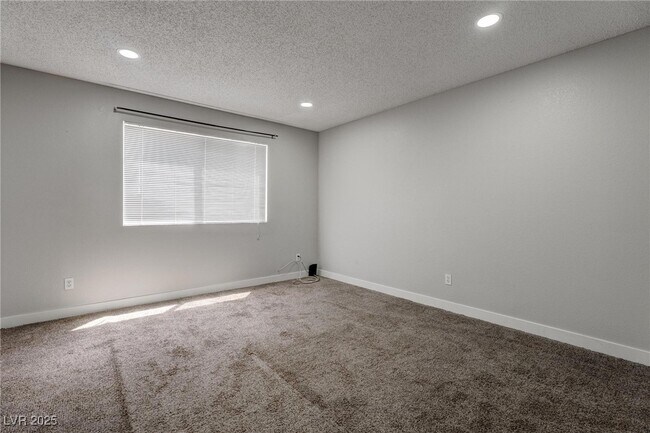 Foto del edificio - 7905 Idledale Ct