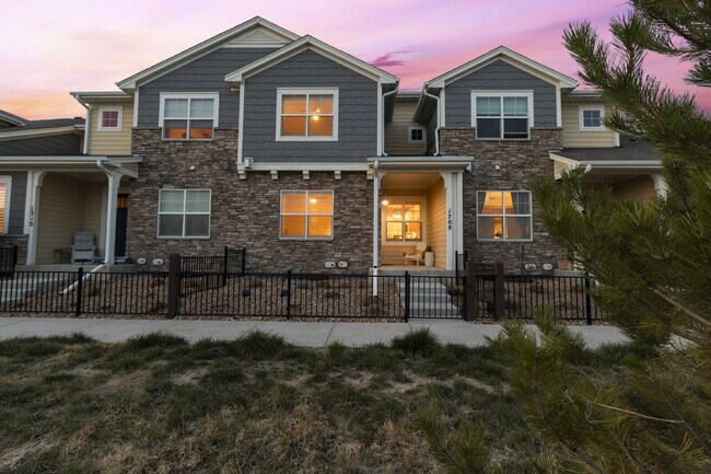 Building Photo - Stunning 3 bed, 4 bath townhome - attached...