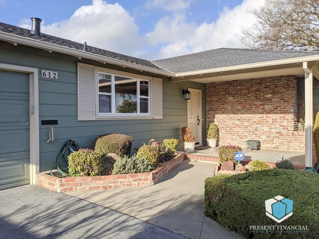 Building Photo - 3 br, 3 bath House - 612 Barneson Ave