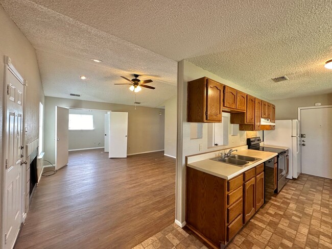 Building Photo - Viewable Now!  Pets Accepted!