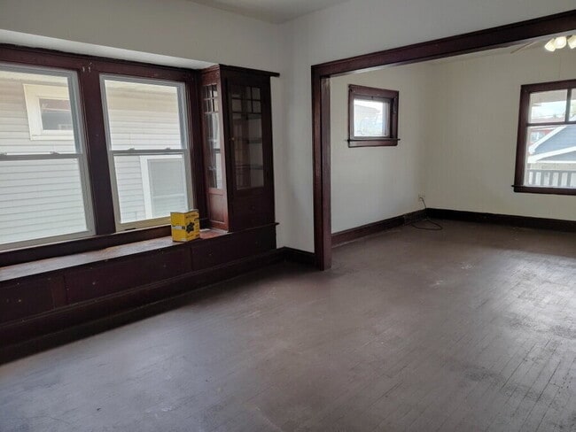 Building Photo - 2824 Saratoga Ave