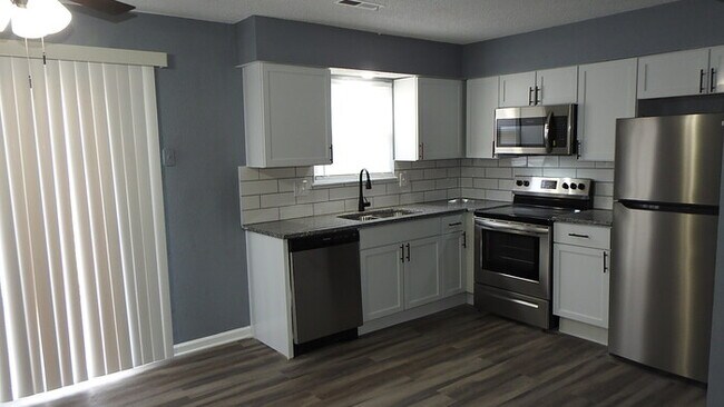 Foto del edificio - Blue Springs - 2 bed - 1.5 bath Townhome