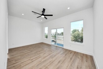 Building Photo - 3310 Hardy St