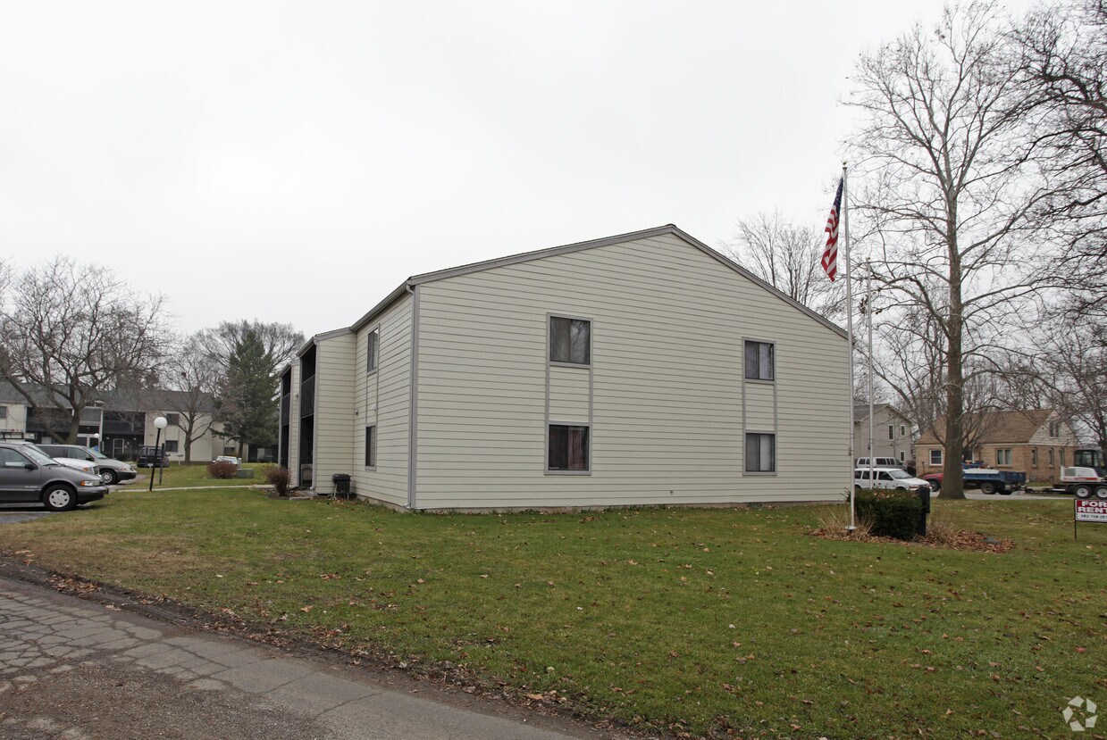 526 Sugar Creek Rd, Delavan, WI 53115 Apartments in Delavan, WI