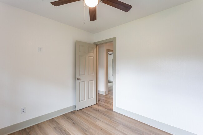Foto del edificio - 6543 N East Park View St