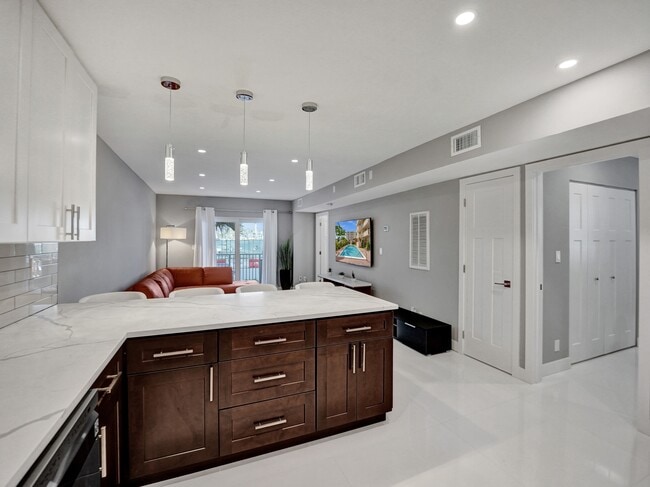 Foto del edificio - 200 S Birch Rd