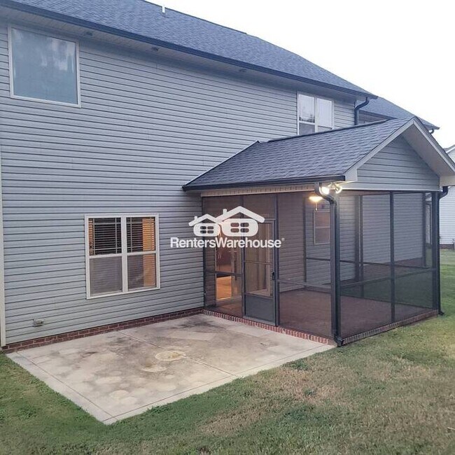 Building Photo - Lovely 4 bedroom home with an office!