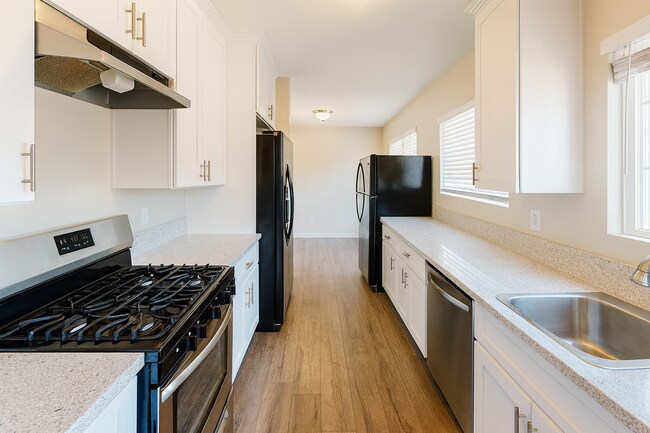 Foto del edificio - 7 Bed 3 Bath House on Tipton- Great for Big Groups!!