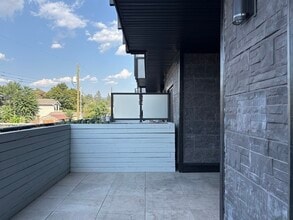 Building Photo - 1036 Coronation Ave