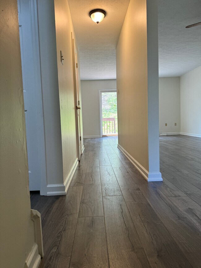 Building Photo - 159F Londonderry Dr