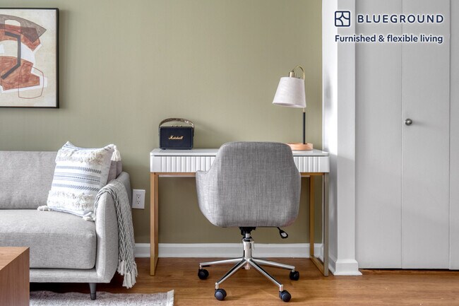 Foto del edificio - 180 Riverside Blvd