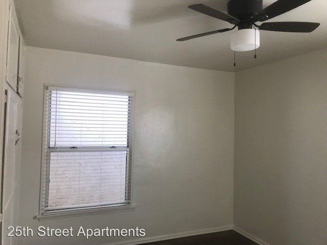 Foto del edificio - 823-831 W 25th St