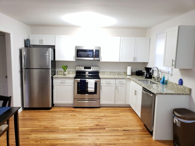 cocina completa - 1509 E High St