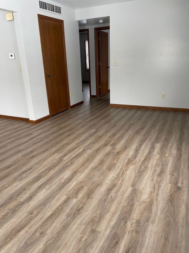 Foto del edificio - 413 S Harkless Dr