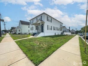 Building Photo - 105 Lowell St