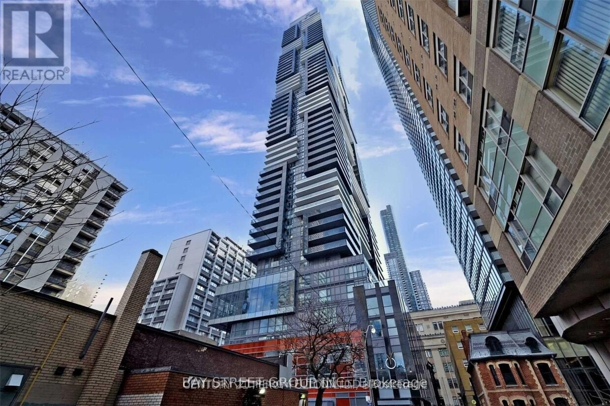 Primary Photo - 7-2207 Grenville St