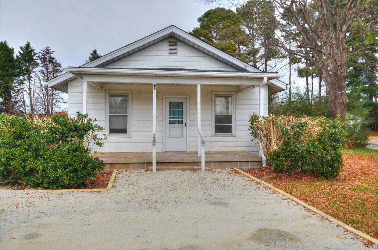 Primary Photo - Updated 4-Bed House with Fenced Yard in Ef...