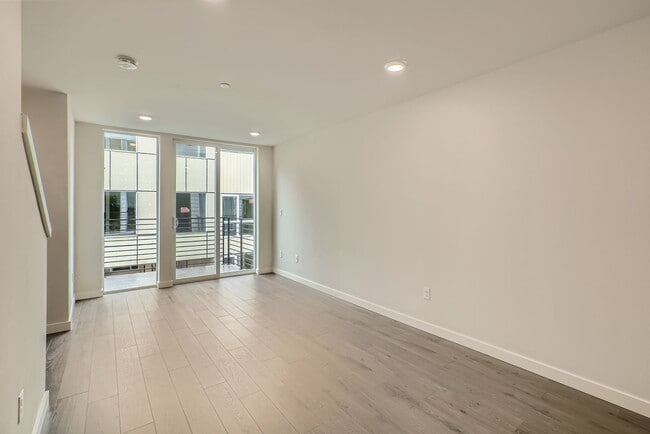Building Photo - Immaculate Newer Construction - 3 Bed 2 Ba...