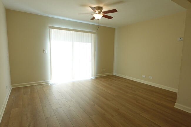 Building Photo - 116 Colonial Pkwy