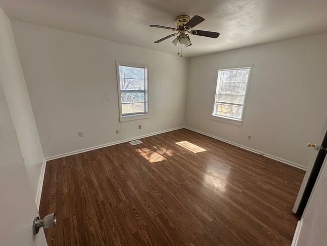 Building Photo - 1103 S 15th St