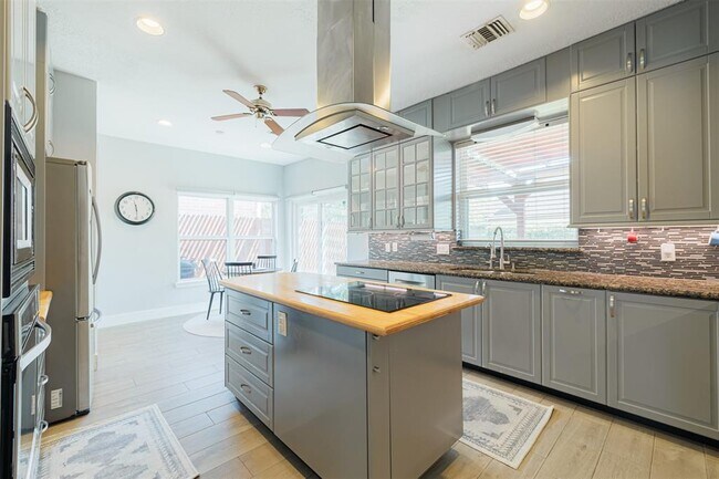 Building Photo - 1319 Ambergate Dr