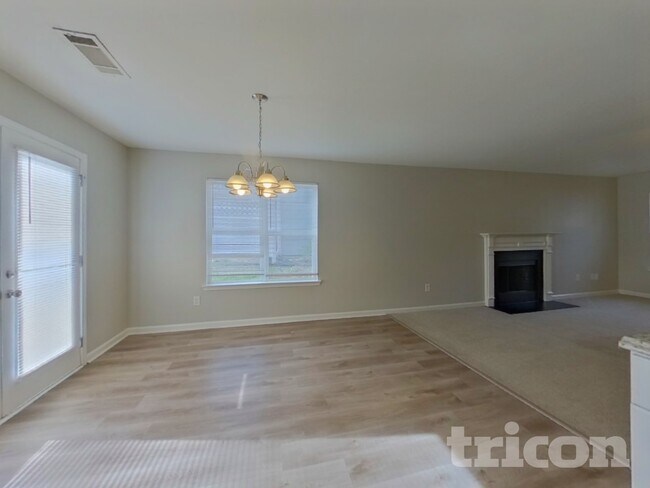 Foto del edificio - 110 Summerbrook Rd