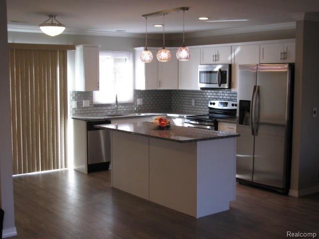 Building Photo - 45294 Manor Dr