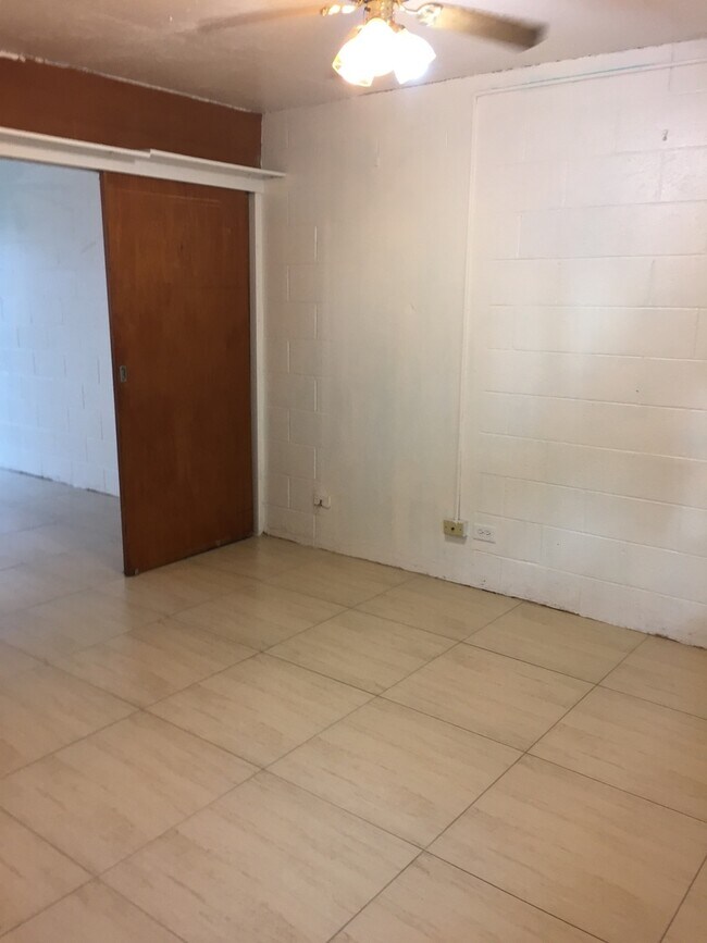 Building Photo - 1 Bed, 1 Bath Apartment for rent in Waikiki