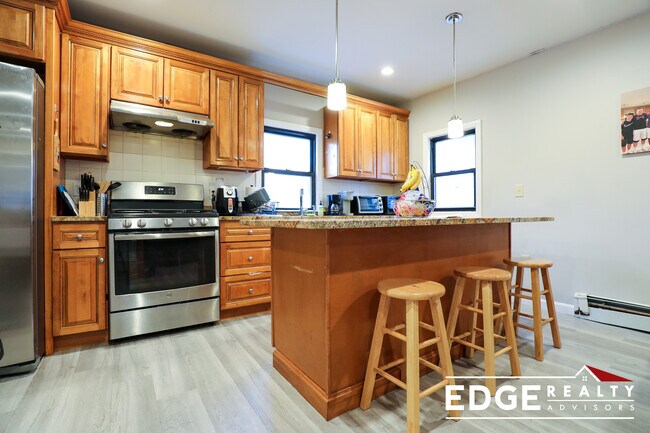 Foto del edificio - 125 Glenville Ave