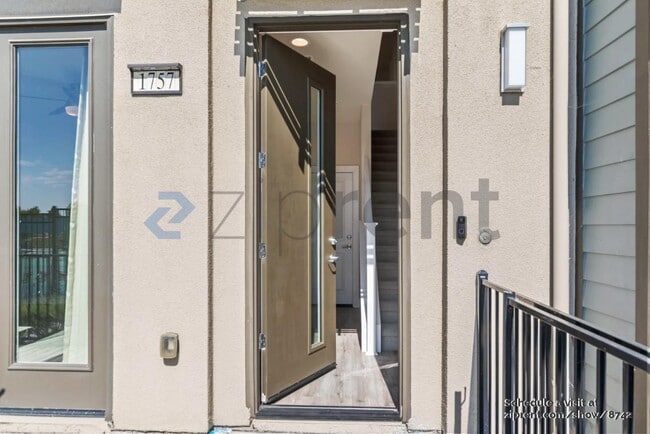 Building Photo - Unit