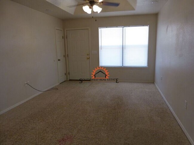 Foto del edificio - Spacious 2 bedrooms 2 baths apartment. ALL BILL'S PAID!