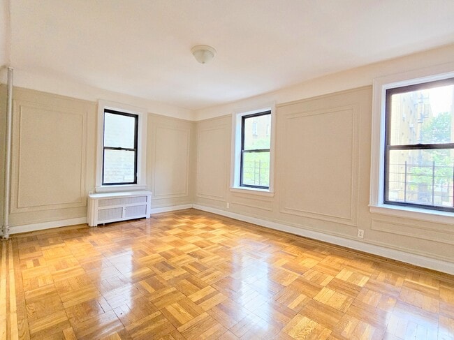 Building Photo - 850 W 176th St