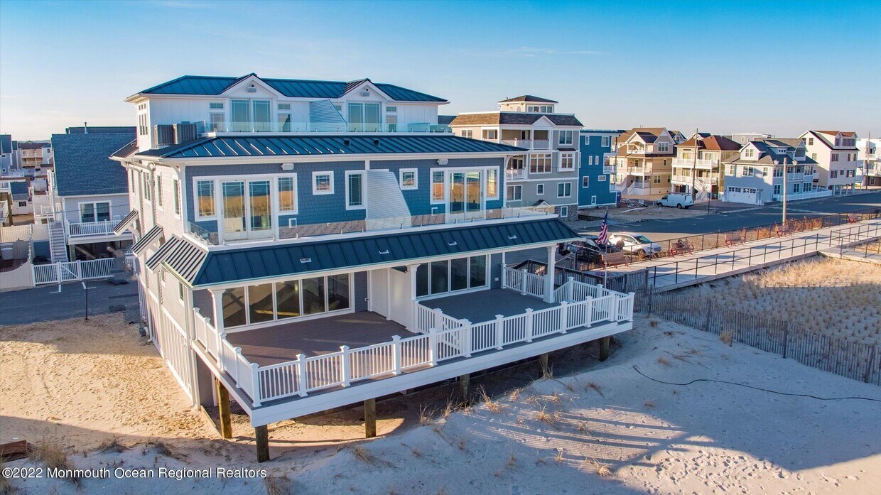 Primary Photo - 1728 Oceanfront
