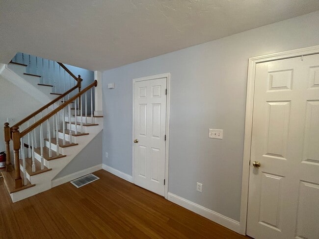 Building Photo - Beautiful 4 Bedroom house in Marlborough!