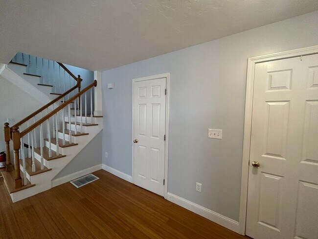 Foto del edificio - Beautiful 4 Bedroom house in Marlborough!