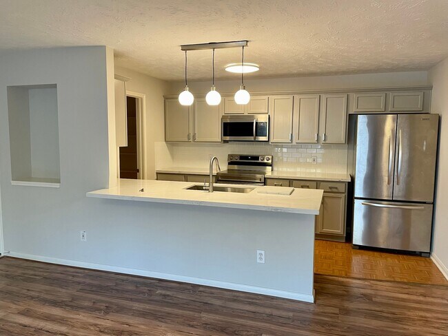 Foto del edificio - 8051 Bay Branch Dr