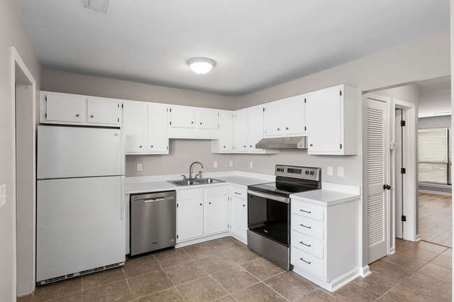 Building Photo - 1426 Camp Rd