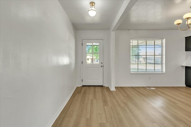 Foto del edificio - 9800 Willow Wind Dr