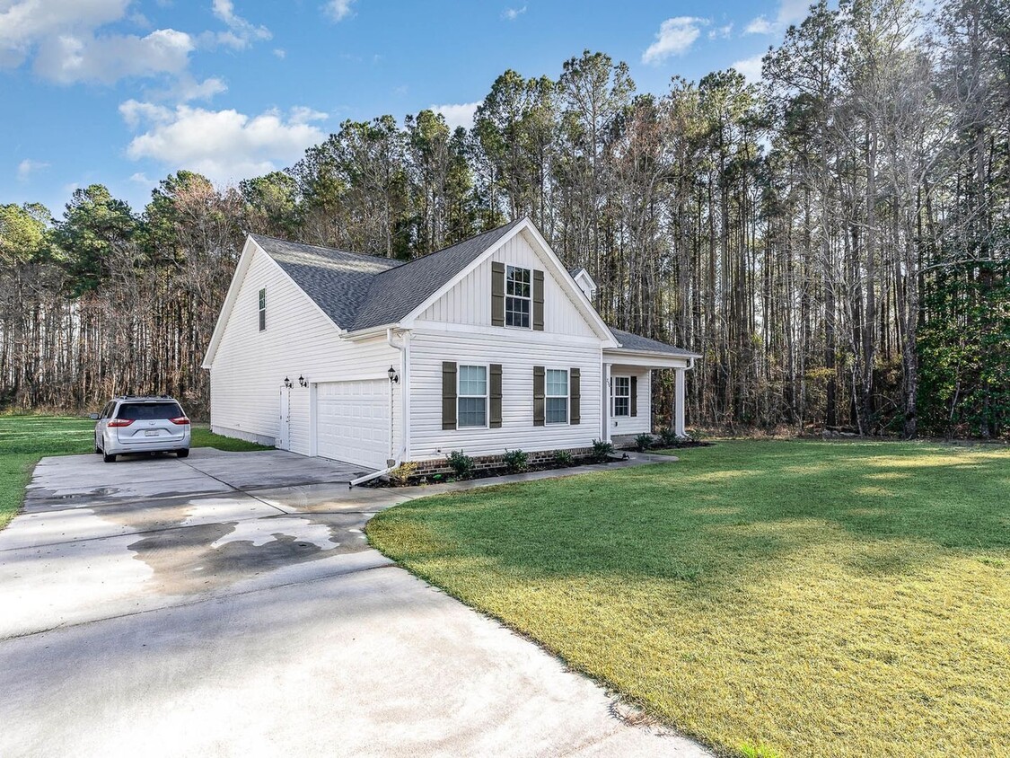 Primary Photo - 4 Bedroom 3 Full Bathroom Single Family Ho...