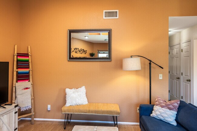 Foto del edificio - 505 Jacks Canyon Rd